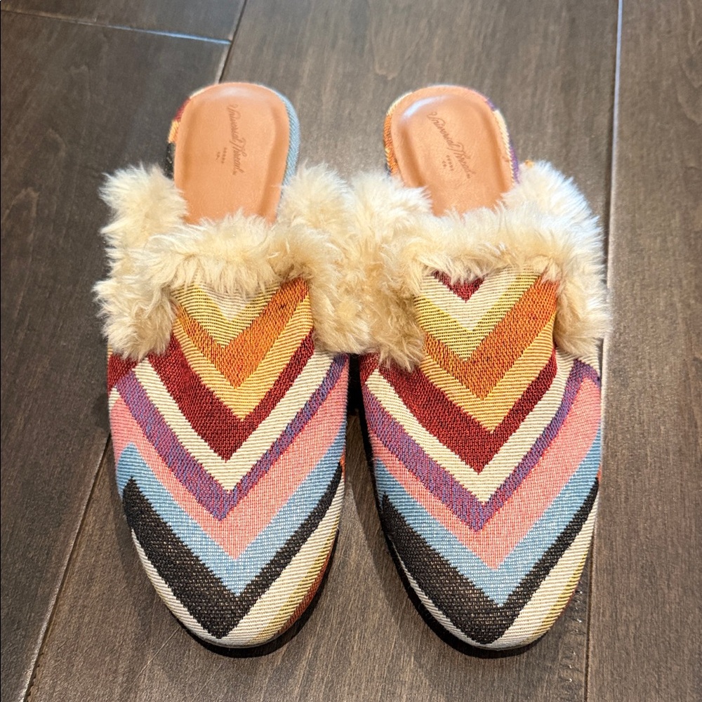 Universal Thread Chevron Pattern Fur Mules
